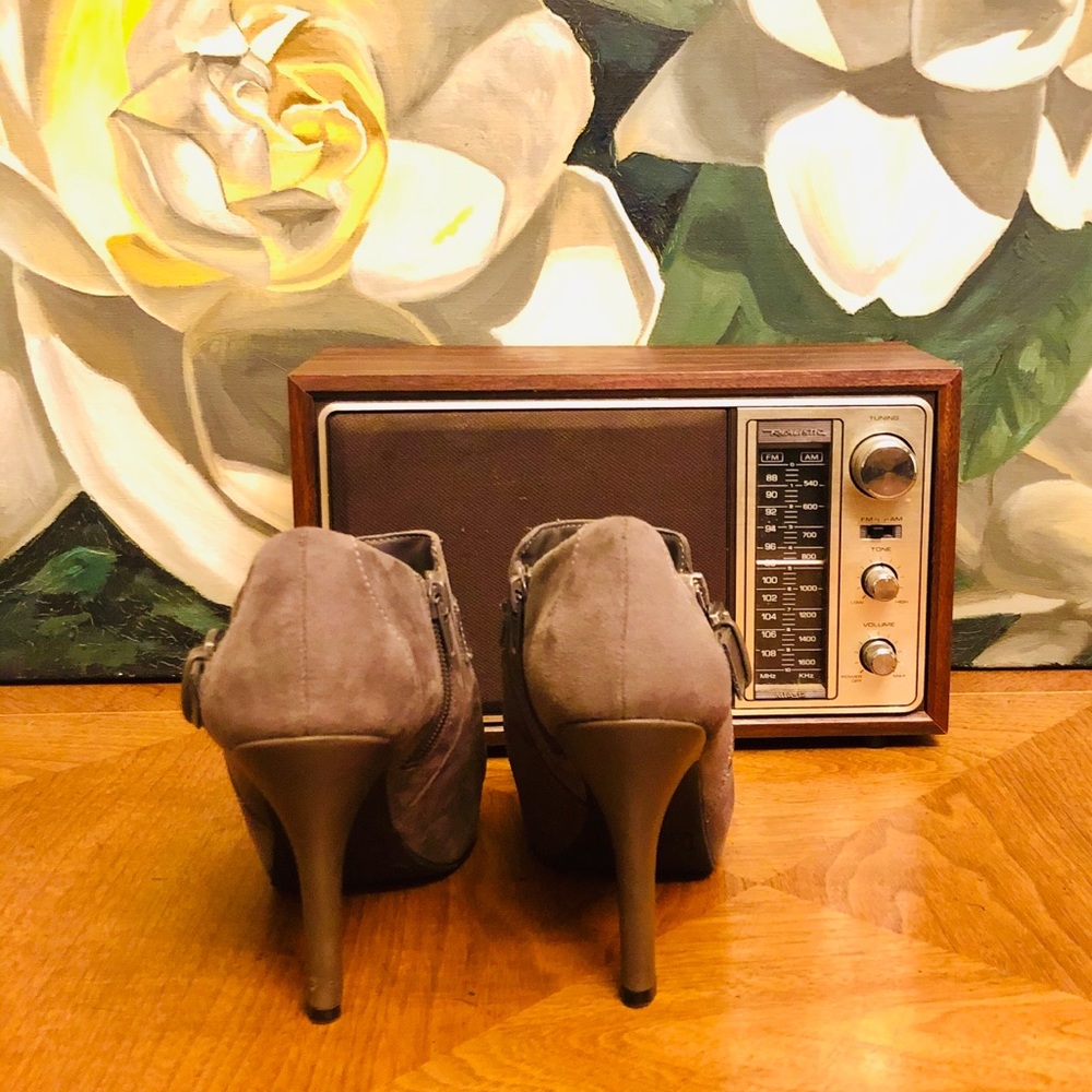 Fergalicious by Fergie Grey Suede Heels - Picture 4 of 7